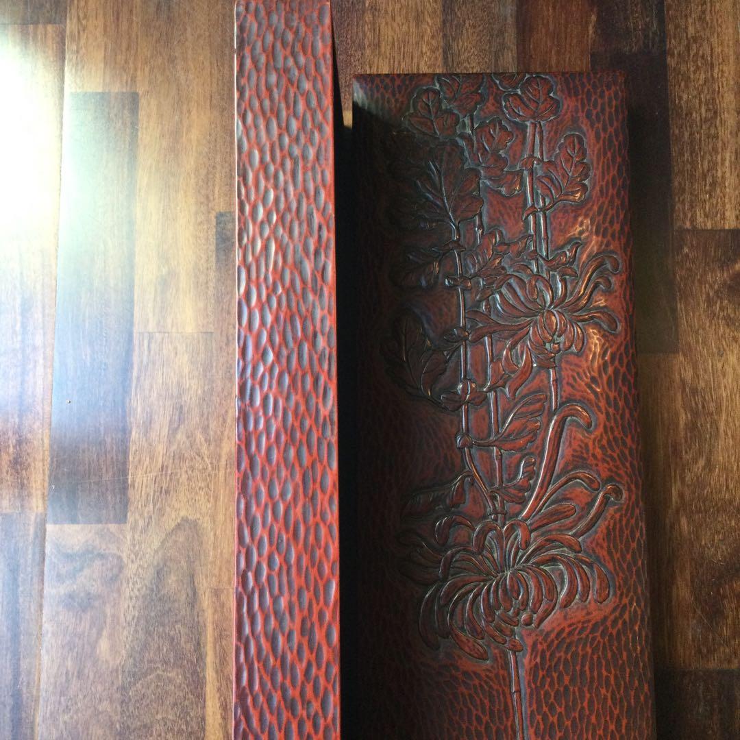 鎌倉彫の箱、菊彫刻施し