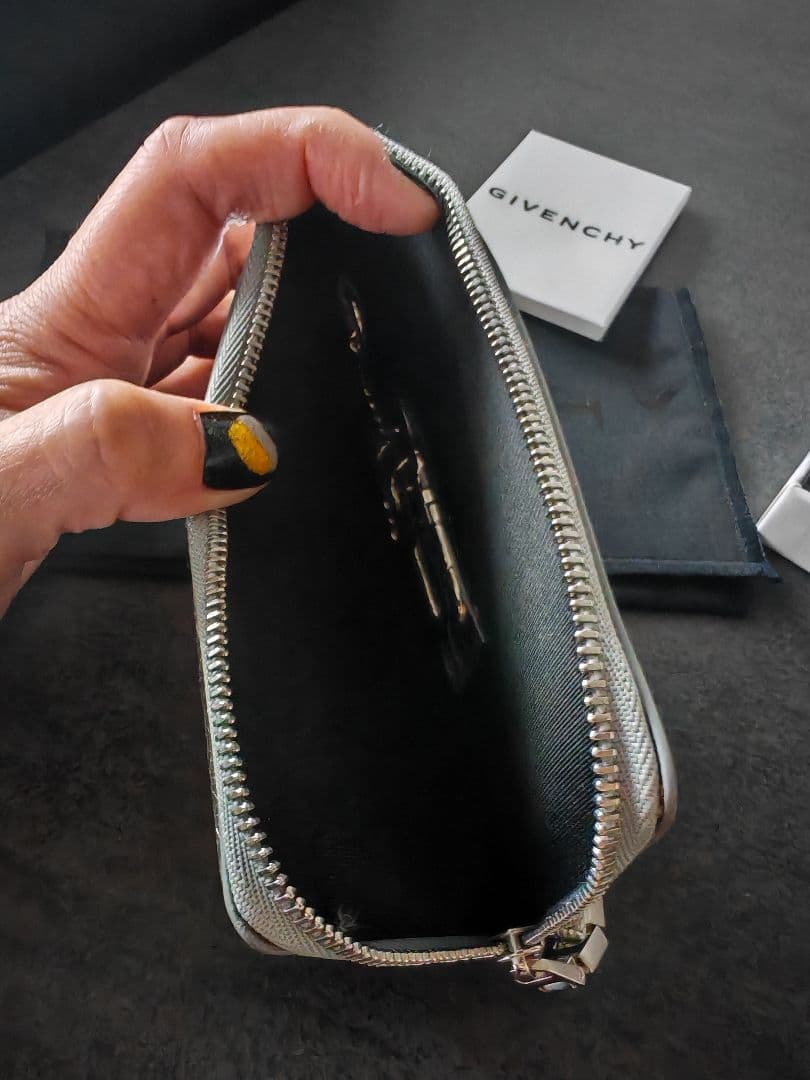 GIVENCHY 4G ジップ付きカードホルダー(ミニ財布)