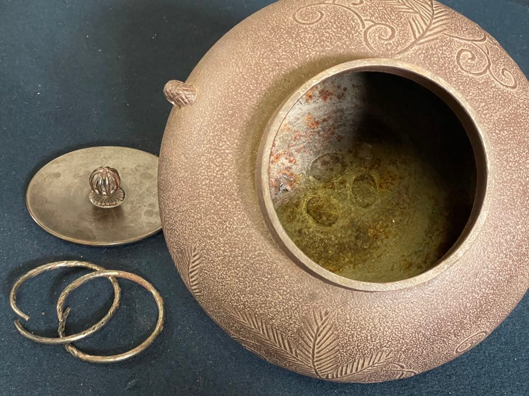 割引❣️「祖」 松唐草地紋 甑口筋釜 釜師 佐藤浄清 釜鐶 共箱 （125F②）