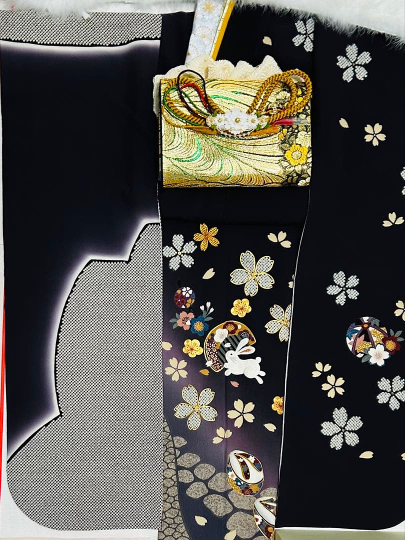 可愛いうさぎの刺繍と金駒刺繍のシックで貴賓溢れる振袖25点フルセット