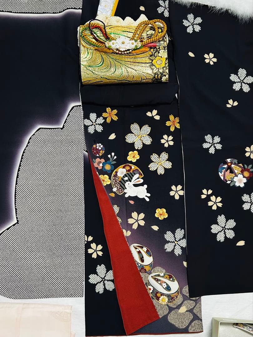 可愛いうさぎの刺繍と金駒刺繍のシックで貴賓溢れる振袖25点フルセット
