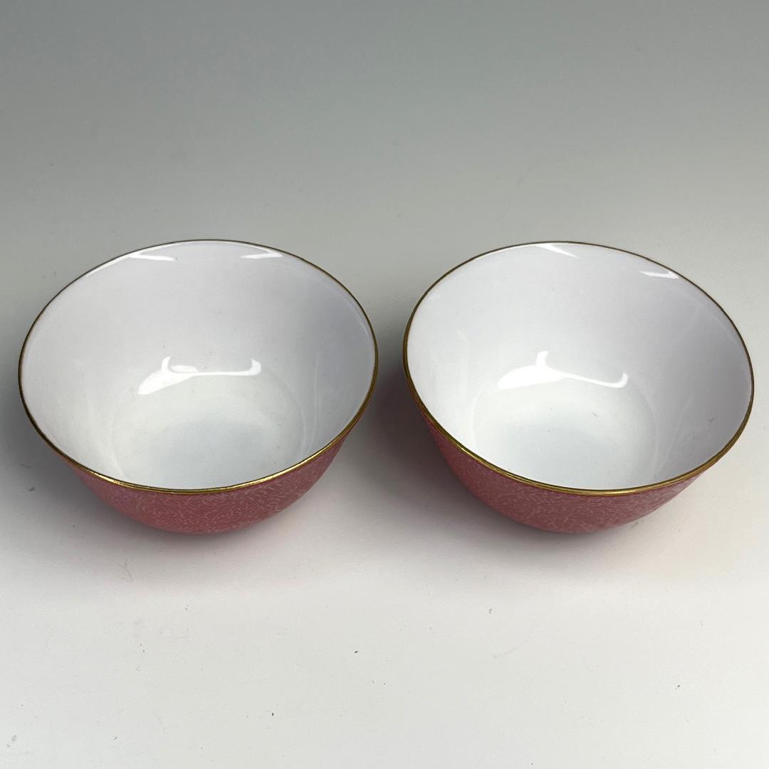 胭脂紅地陰刻唐草紋杯 乾隆年製 款 擺件中国美術 唐物骨董 時代物 A836