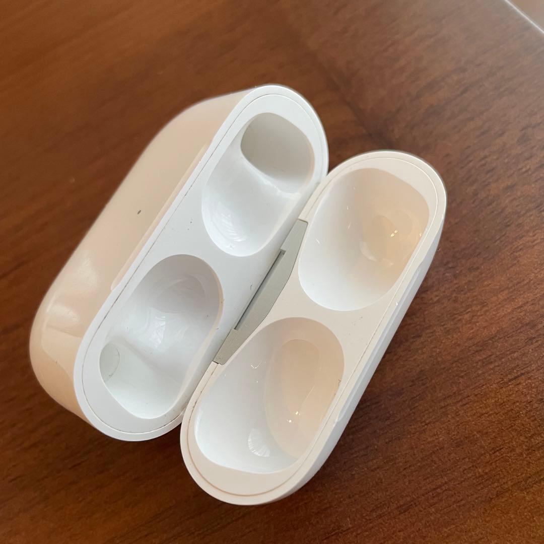 Apple AirPods Pro 本体　第二世代【本体以外未使用品】