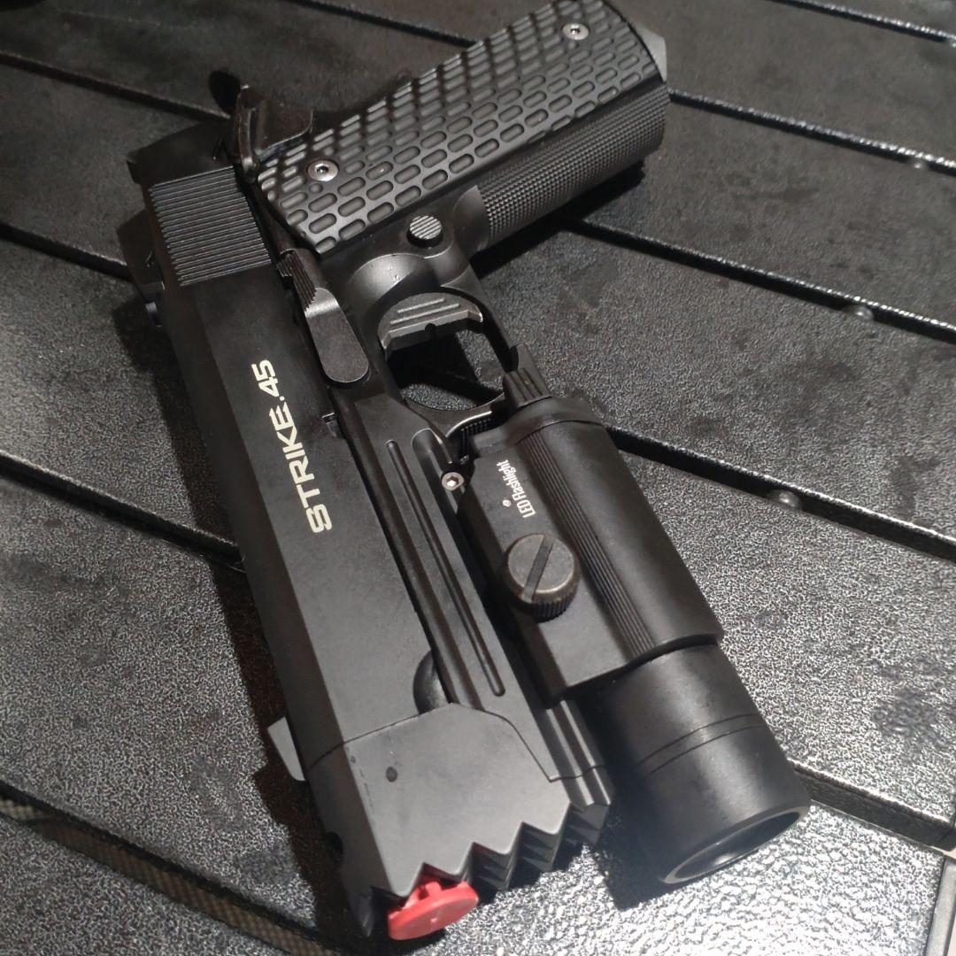 STRIKE WARRIOR ガスブローバックエアガン　 ハードケース付き!!