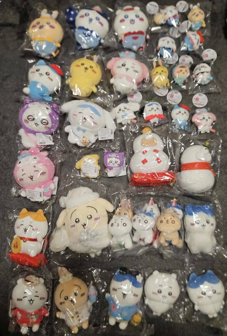 ちいかわ　ぬいぐるみマスコット35点　うさぎ　ハチワレ　モモンガ　オデ　サンリオ