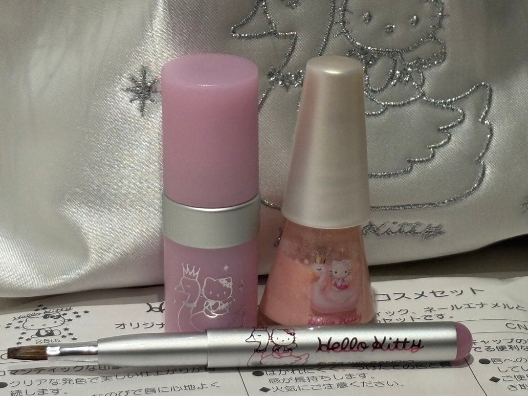 25周年記念 キティ スワン バッグ & Sanrio x資生堂 コスメセット