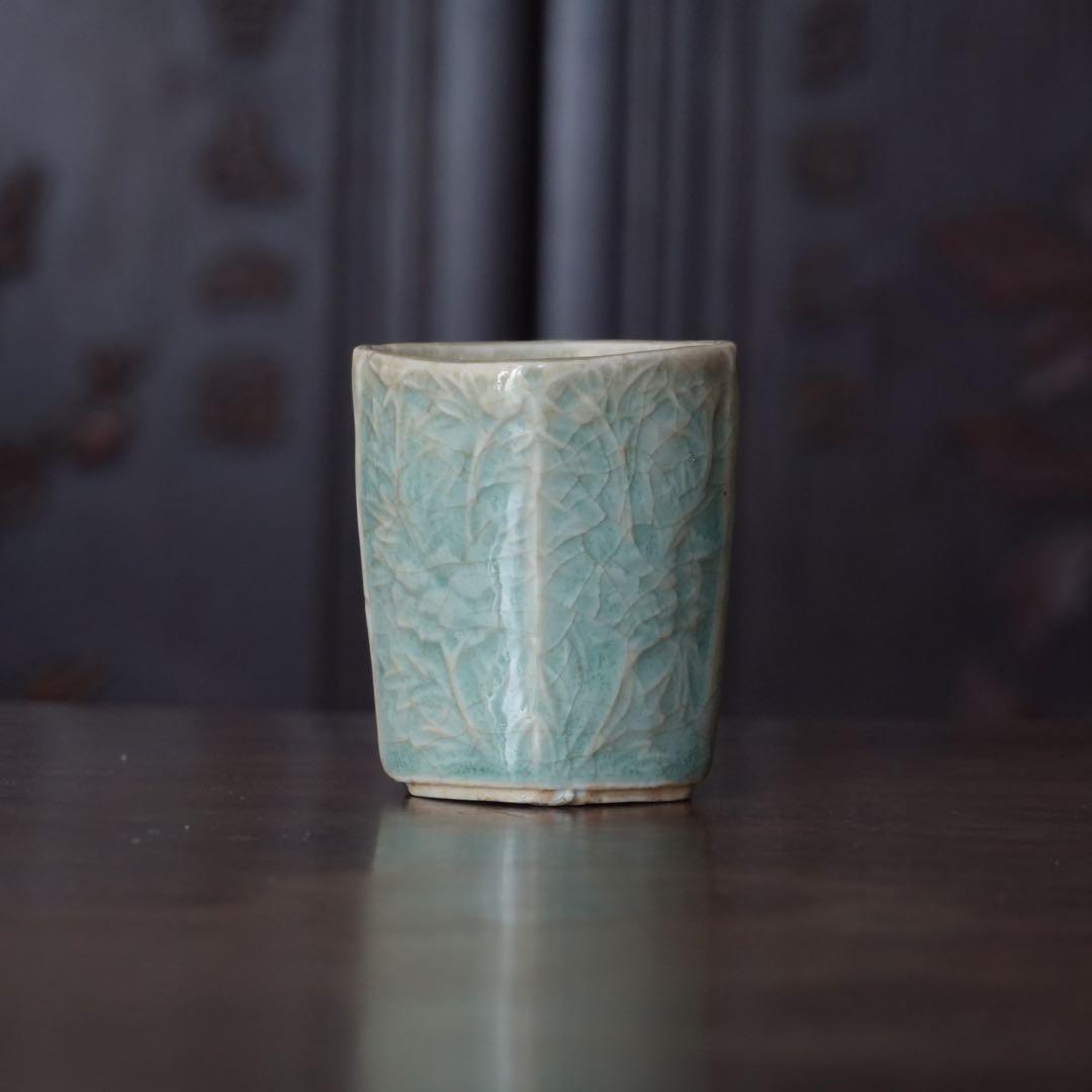 江戸時代　前期　古伊万里　古九谷様式　青磁牡丹文　猪口　筒盃　酒器　ぐい呑　盃