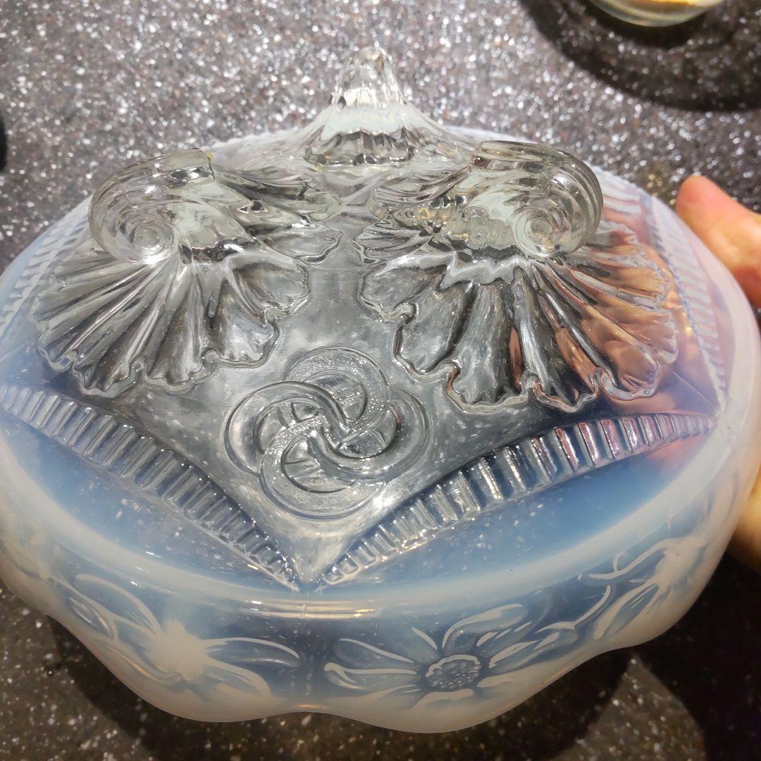 ノースウッド　ラッフルデイジーバンド オパールセント　スクロール飾り脚付きボウル