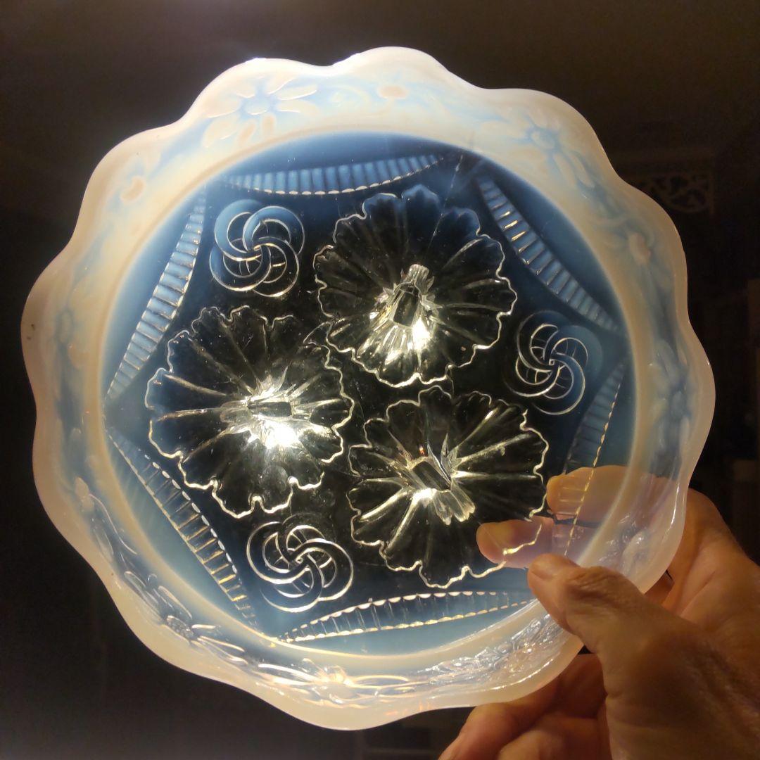 ノースウッド　ラッフルデイジーバンド オパールセント　スクロール飾り脚付きボウル