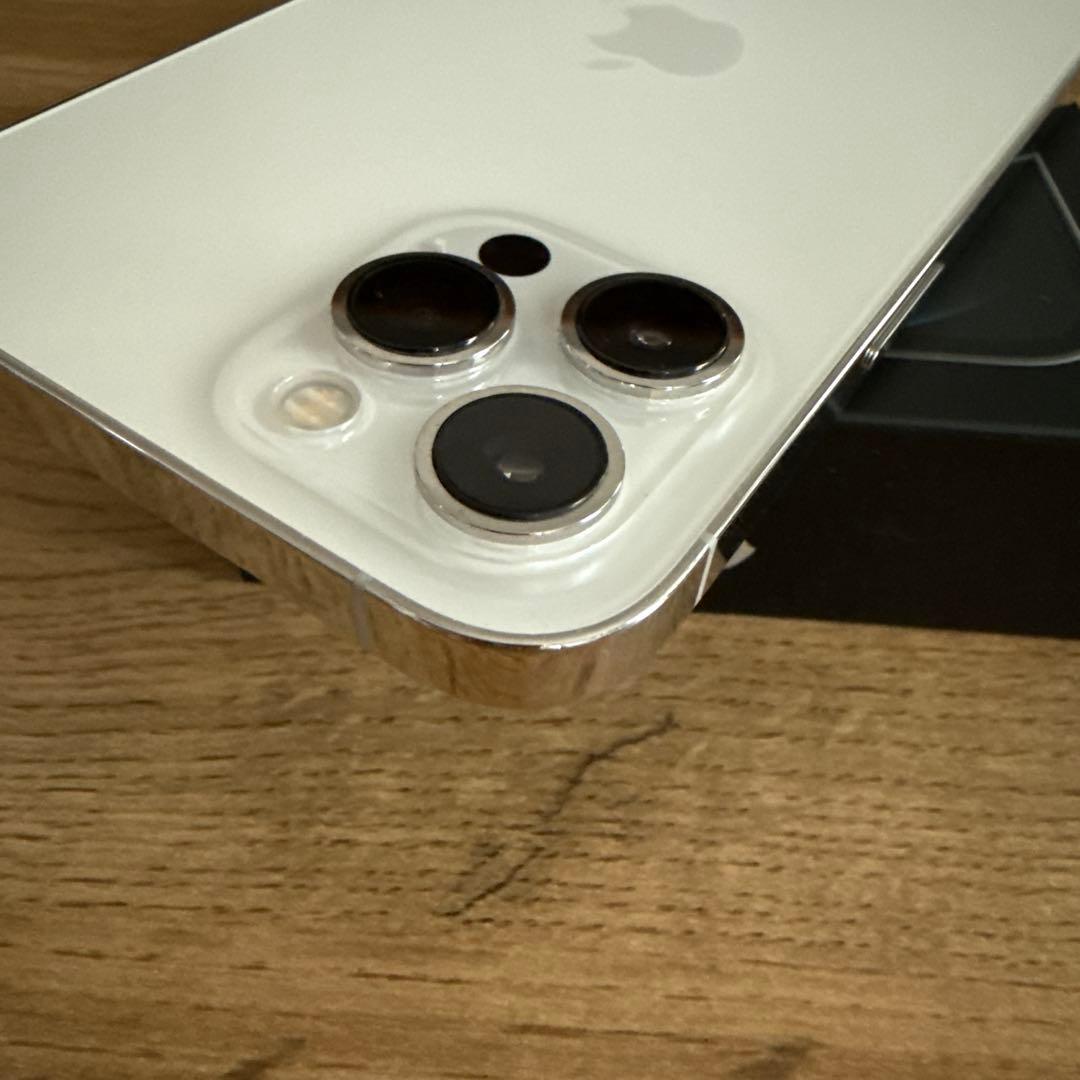 iPhone 12 Pro Max シルバー 256GB ケース、フィルム付き