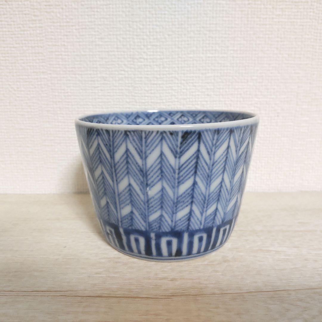 お値下げしました、古伊万里　染付　矢羽根　見込五弁花　そば猪口