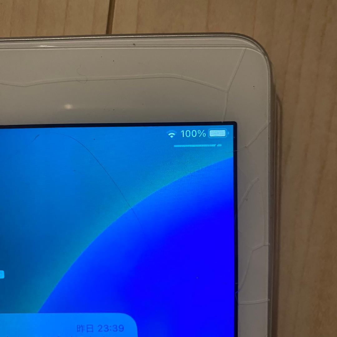 iPad 第7世代 10.2インチ 32GB シルバー 本体 カバー付き