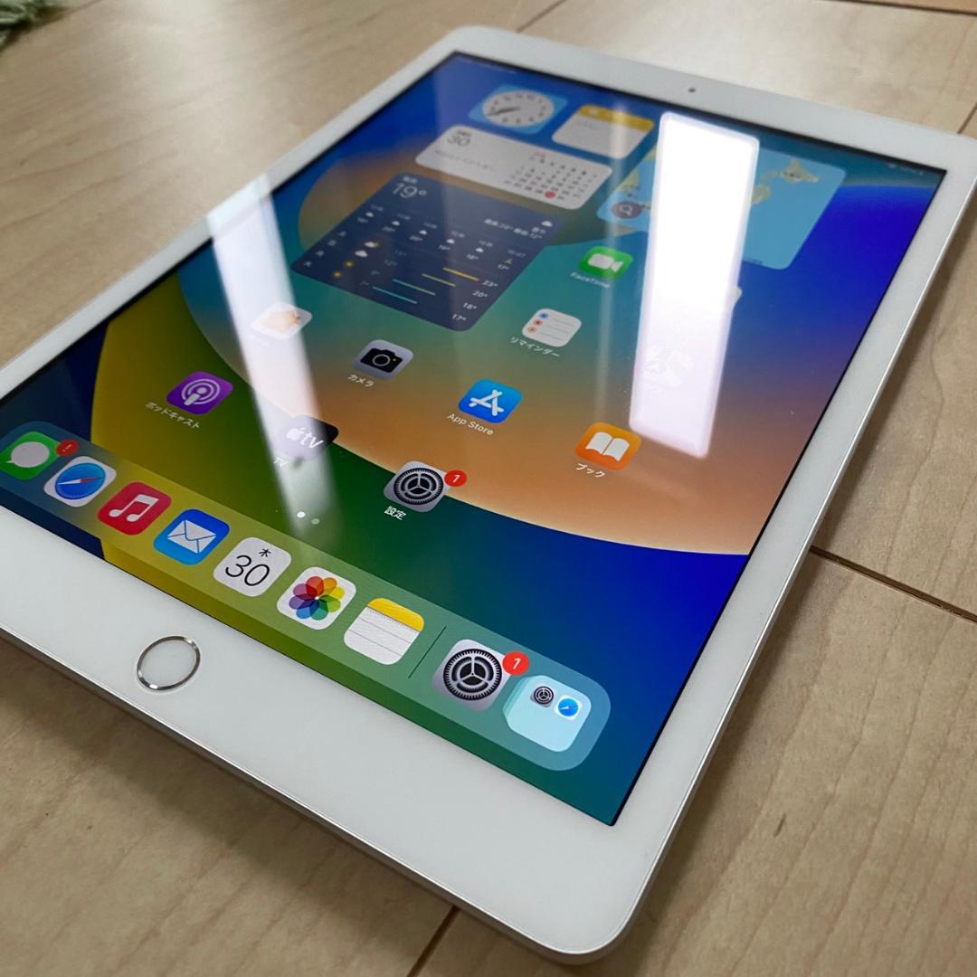 iPad 第7世代 10.2インチ 32GB シルバー 本体 カバー付き