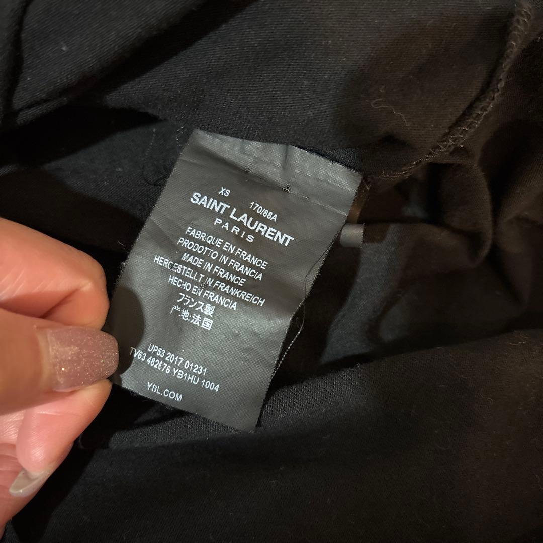 Saint Laurent スモーキングリップ ブラック Tシャツ
