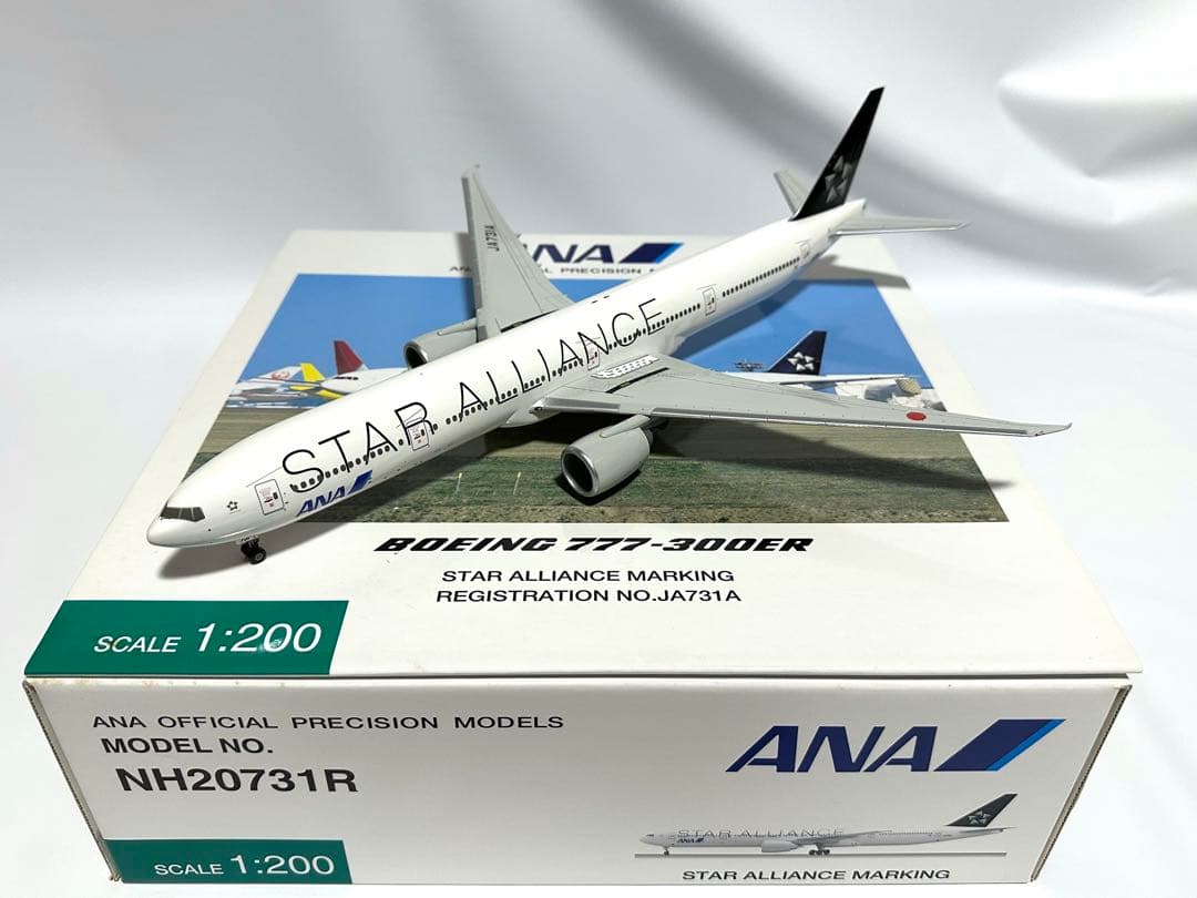 全日空商事 1/200 ANA 777-300ER STAR ALLIANCE