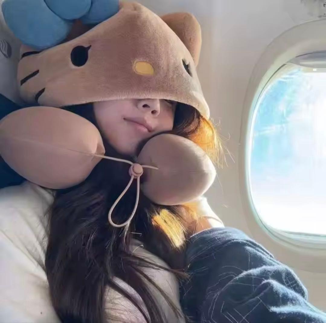 【即日発送】新品 日焼けキティ ネックピロー‬ 海外旅行 トラベル 日本未発売