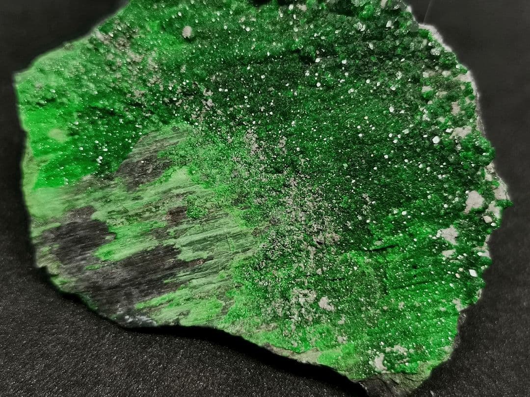 ウバロバイトガーネット　ロシア