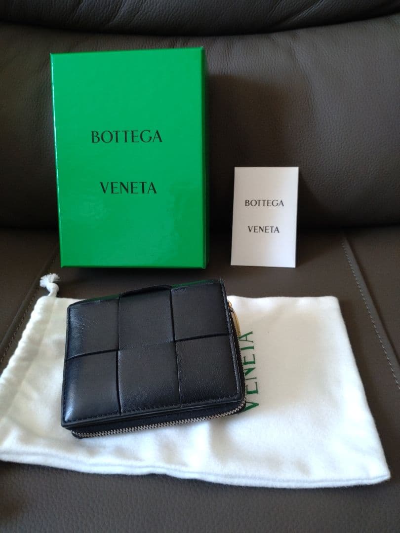 ボッテガヴェネタ スモール カセット 二つ折りファスナー
