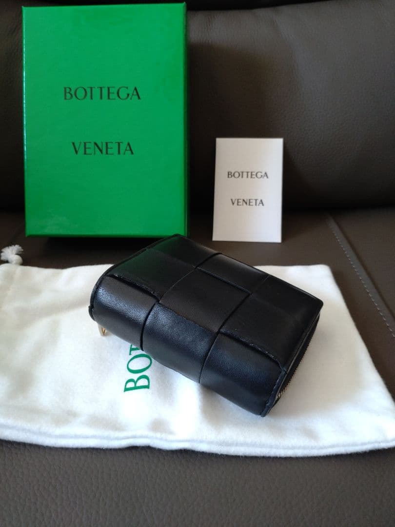 ボッテガヴェネタ スモール カセット 二つ折りファスナー