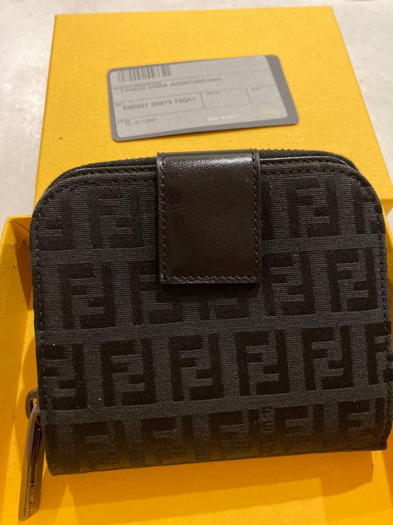 Fendi ブラック モノグラム 二つ折り財布
