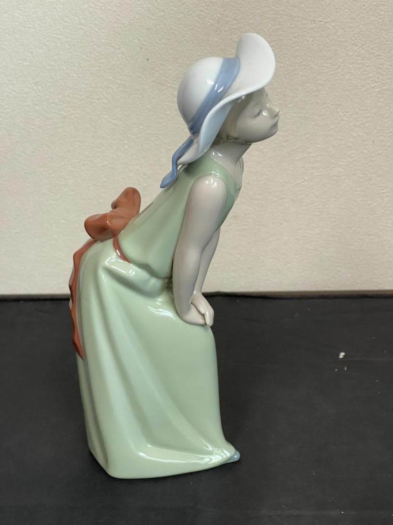 LLADR(リアドロ）　女性置物　２９４