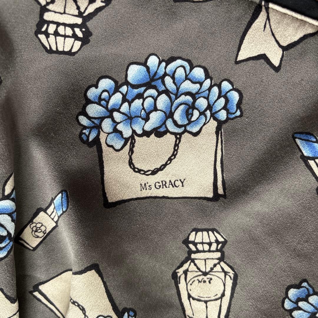 M’S GRACYエムズグレイシー　フレアスカート 青い花と香水　リップ　ロゴ