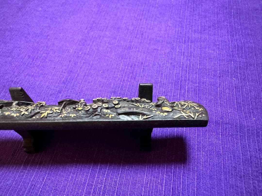 不世出の逸品　三顧礼図　無銘鉄元堂派　小柄　鉄地容彫金銀銅色絵象嵌（目貫笄鍔鐔拵