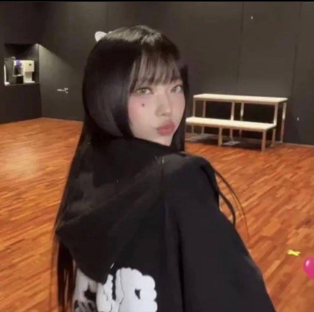 NEWJEANS BUNNIES CLUB パーカー【ブラック】