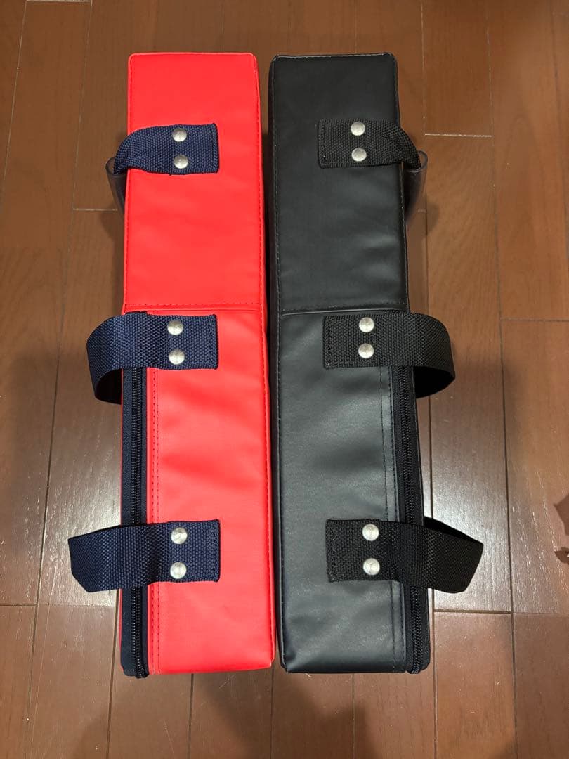 ISAMI キックミット 赤 黒 2個セット