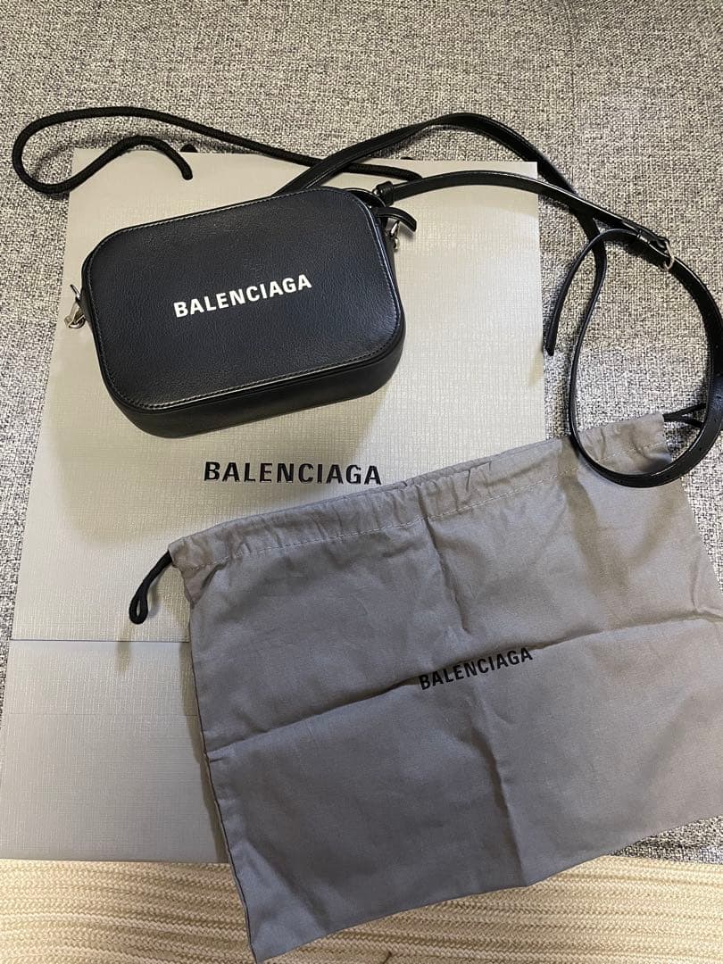 BALENCIAGA ブラック ショルダーバッグ