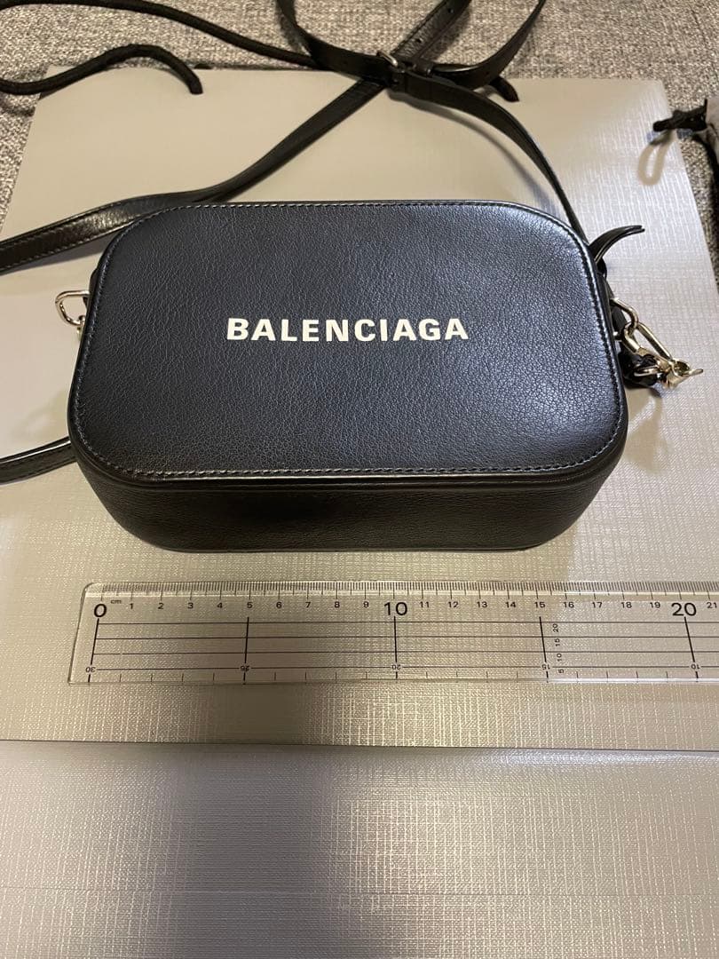 BALENCIAGA ブラック ショルダーバッグ