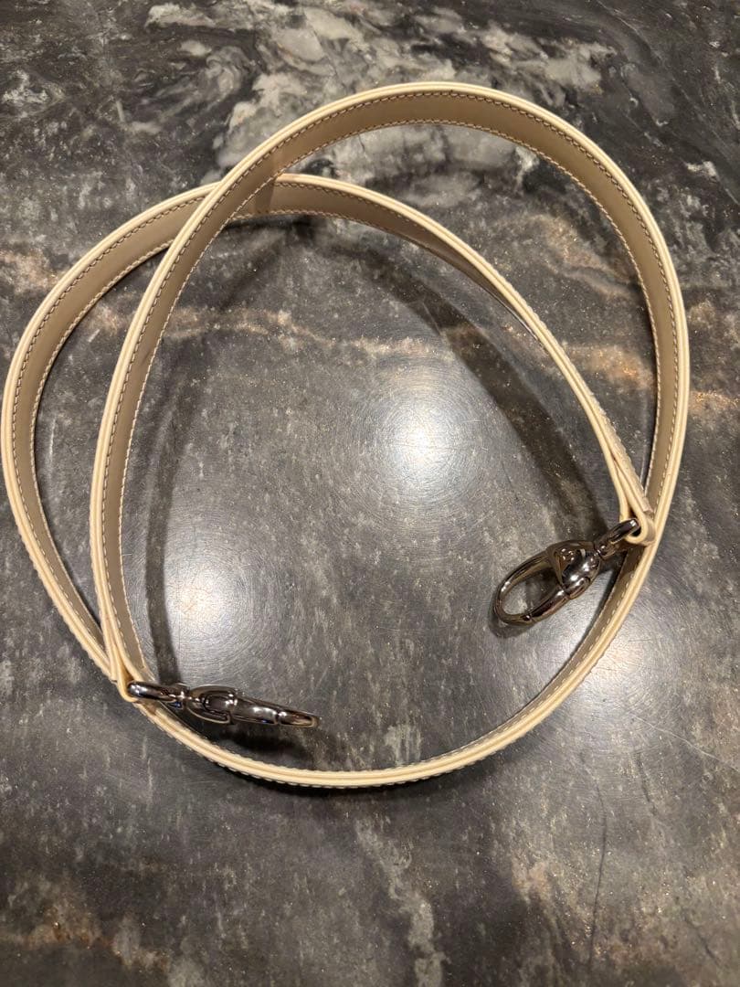 Dior ディオール　ショルダーストラップ　エナメル　革　CDロゴ