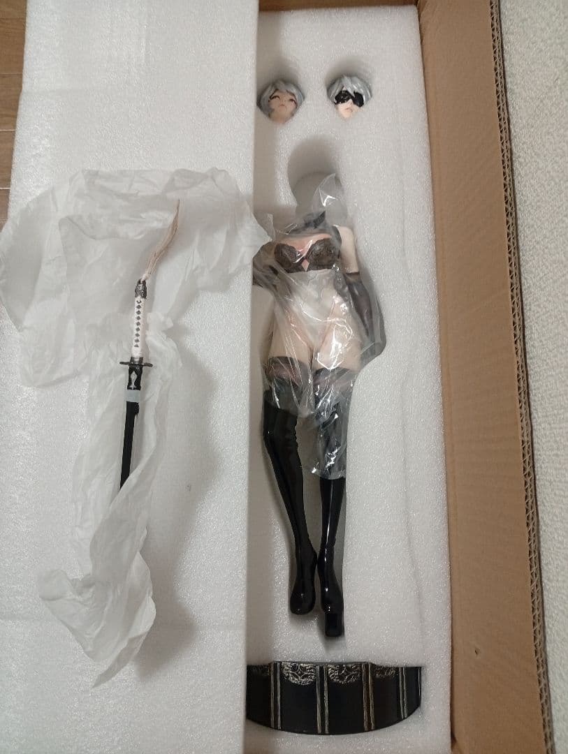 ニーアオートマタ【ビッグサイズ 中破 2B 姿見】頭部２種63㎝ 1/4ミラー台