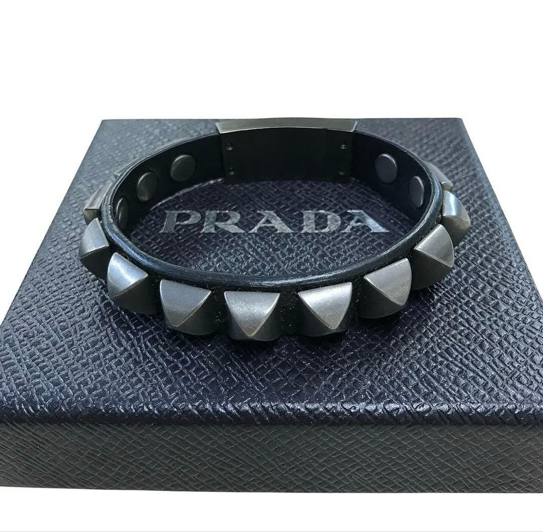 9/24(木)終了 PRADA サフィアーノ・レザー スタッズ ブレスレット S