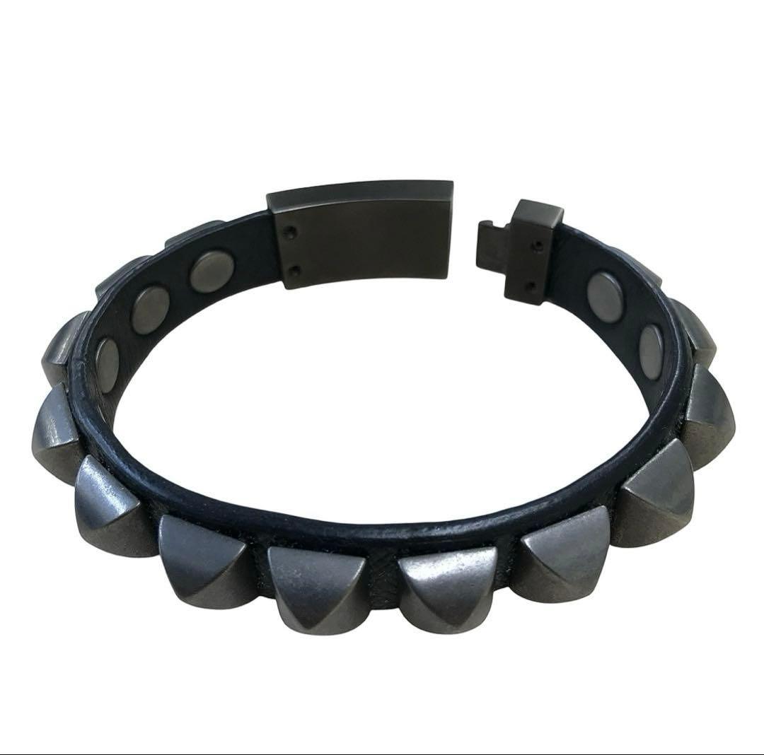 9/24(木)終了 PRADA サフィアーノ・レザー スタッズ ブレスレット S