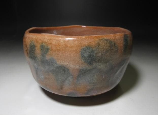 楽吉左衛門六代 左入 赤茶碗／楽吉左衛門九代 了入 書付在り／共箱 仕覆付き