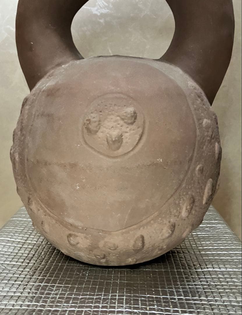 ペルー北海岸クピスニケ　クントゥル・ワシ遺跡の墓に副葬されていた鐙形土器レプリカ
