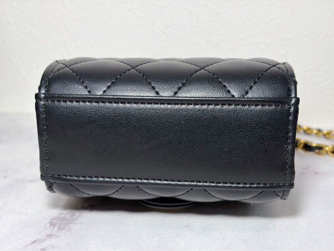 シャネル ブラック ミニバッグ チェーンショルダー　ノベルティ新品　初期汚れあり