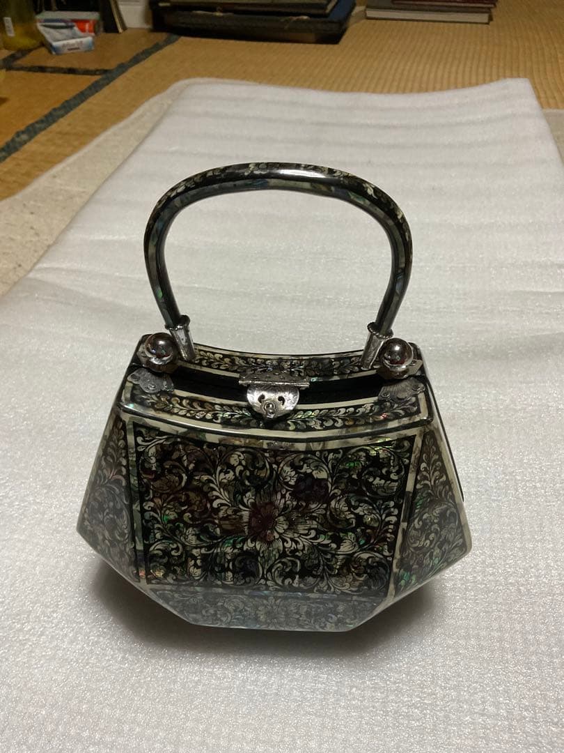 中国製／螺鈿バッグ。中古品。【ちょっとしたお出かけなどに　ファッションバッグ】。