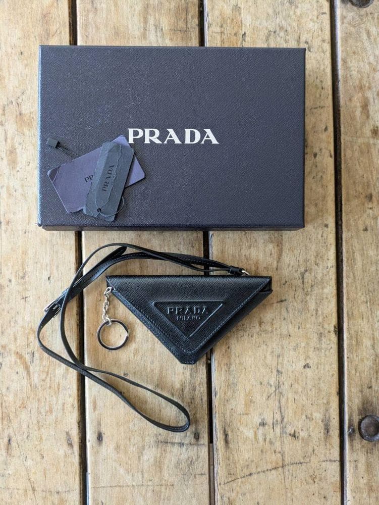 【最終値下げ】PRADA ブラック 三角形キーケース/プラダ サフィーノ