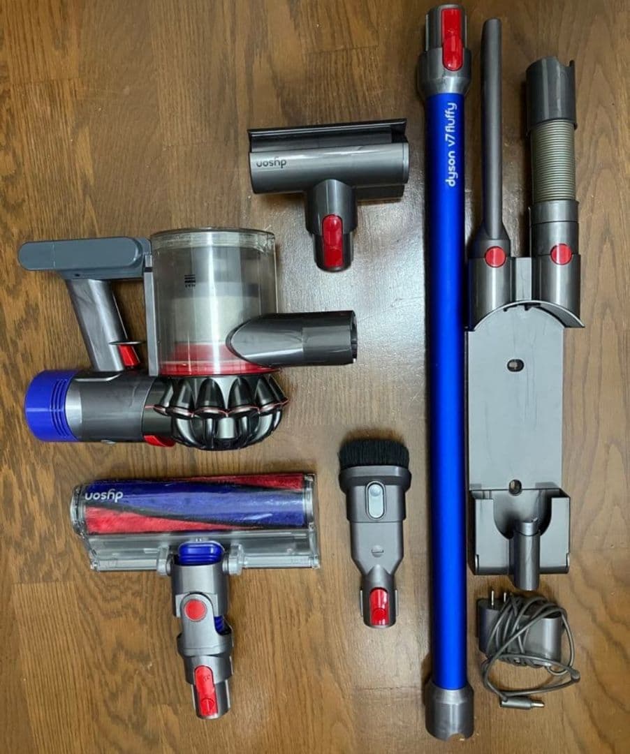 電池交換済ダイソンV7 コードレス掃除機 SV11&純正アタッチメント多数
