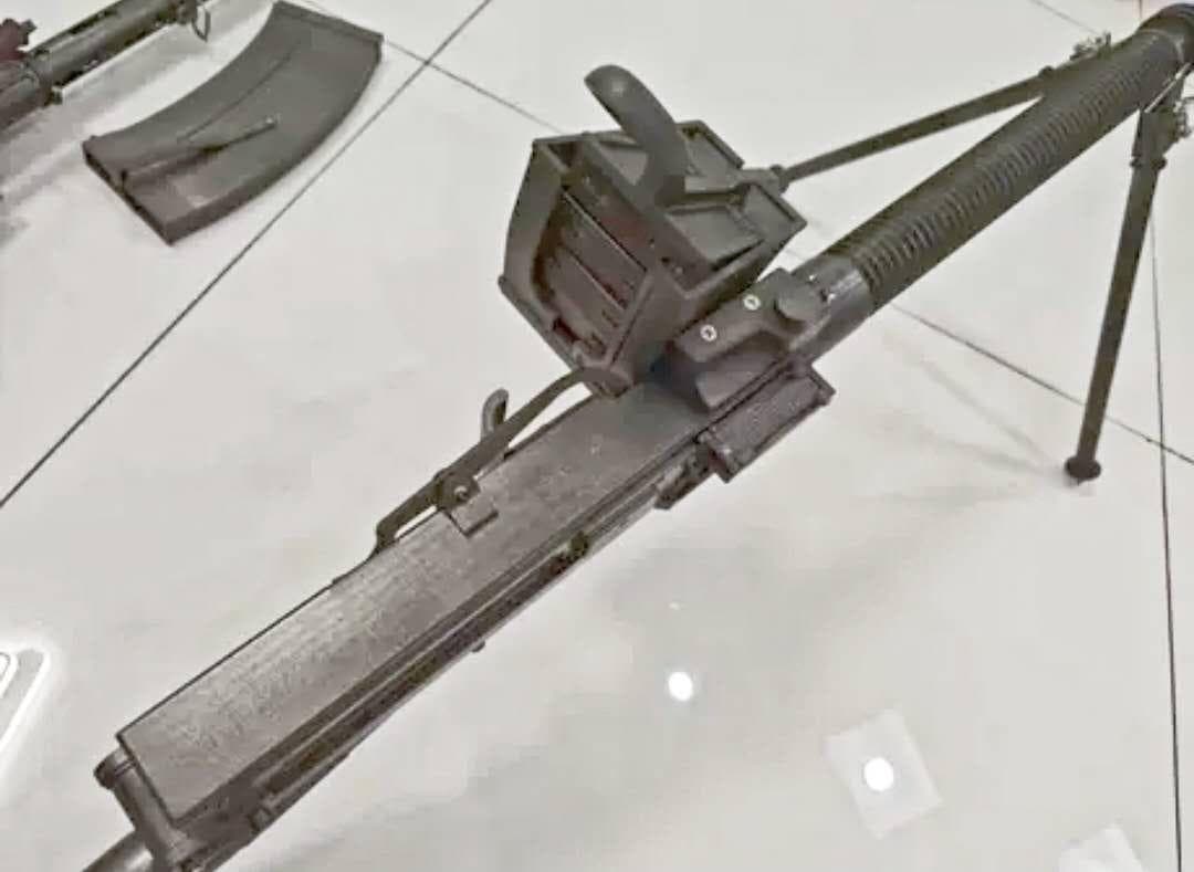 十一年式軽機関銃模型　１/1スケール　プラスチック製　無可動　完成品 新品