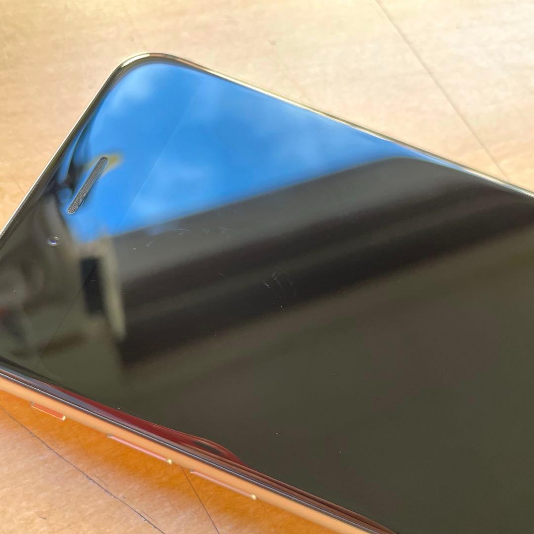 ともろー　iPhone SE 第3世代　スターライト　64GB 超美品