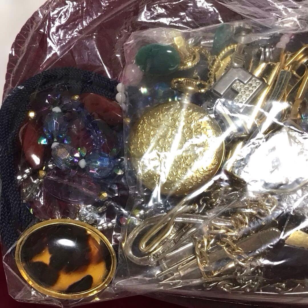 m*g様 ⭐️遺品・生前整理　アクセサリー　カラフルネックレス　大量まとめ売り⭐