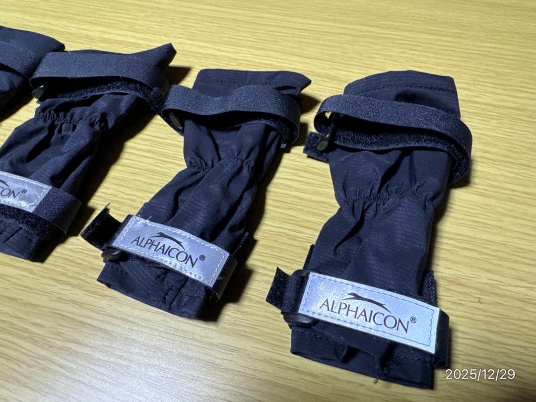 ①アルファアイコン レッグガード ブラック Sサイズ 1匹分4足