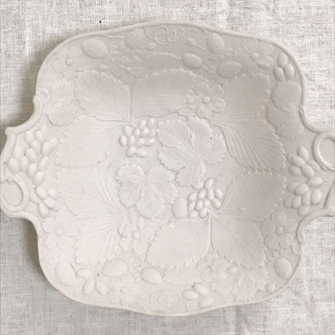 1851年 アンティーク クリームウエア エンボス レリーフ プレート 器