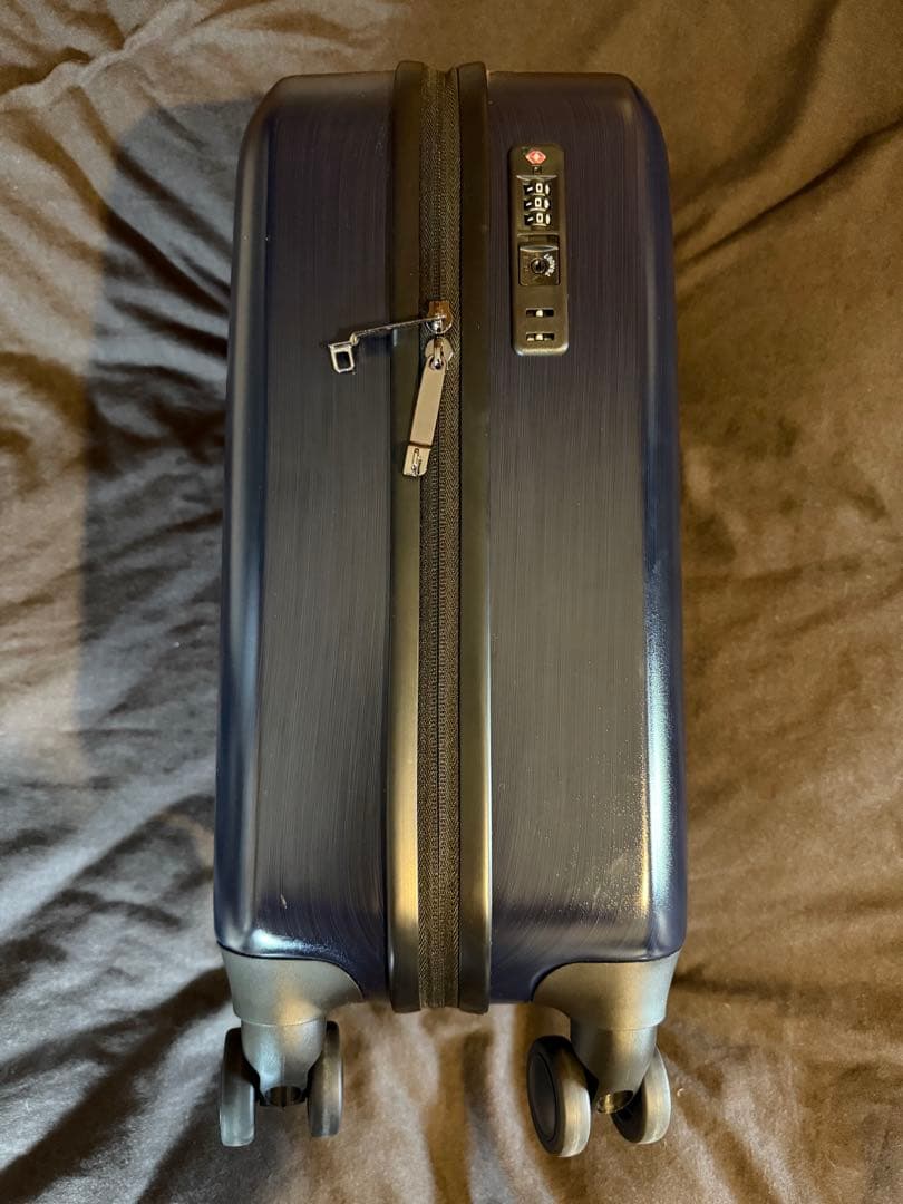 新品　未使用　アルマーニ　スーツケース