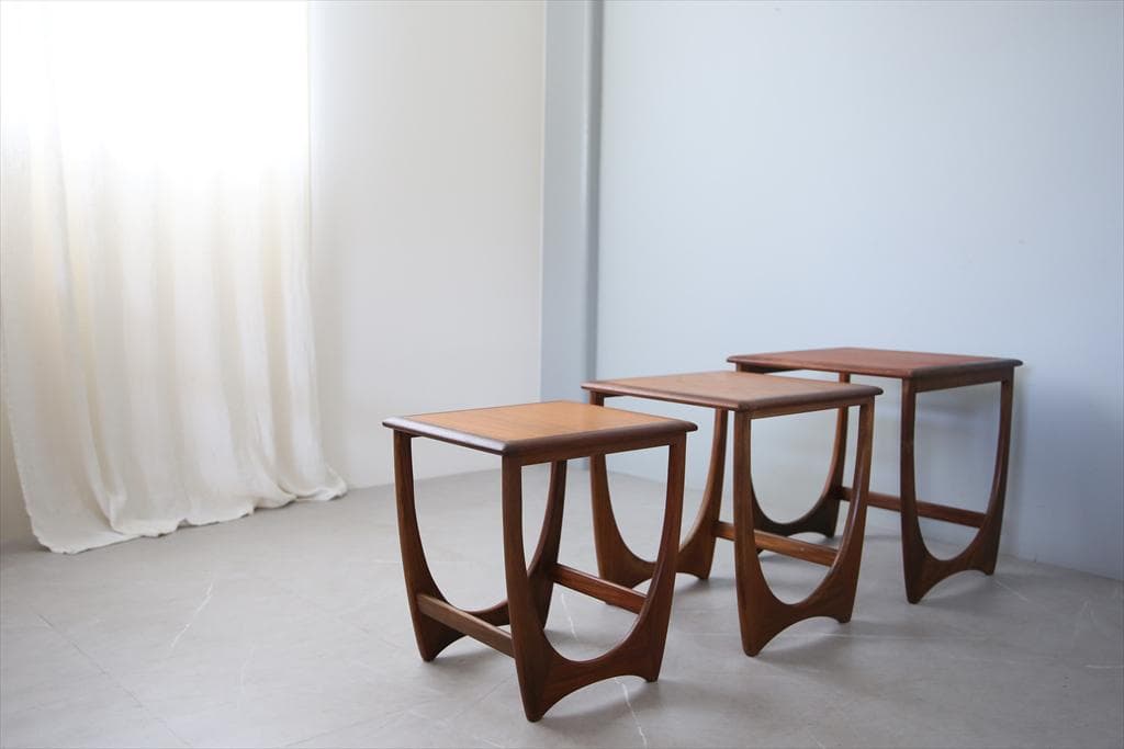 英国アンティークG-PLANジープランネストテーブル3台/収納式机(89-1)