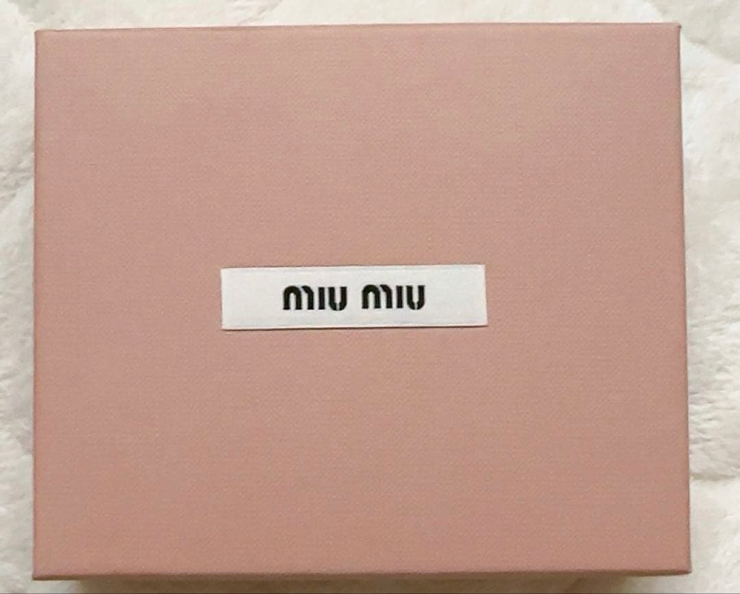 【箱・ギャランティカード付き】miumiu 財布 マドラス ハート