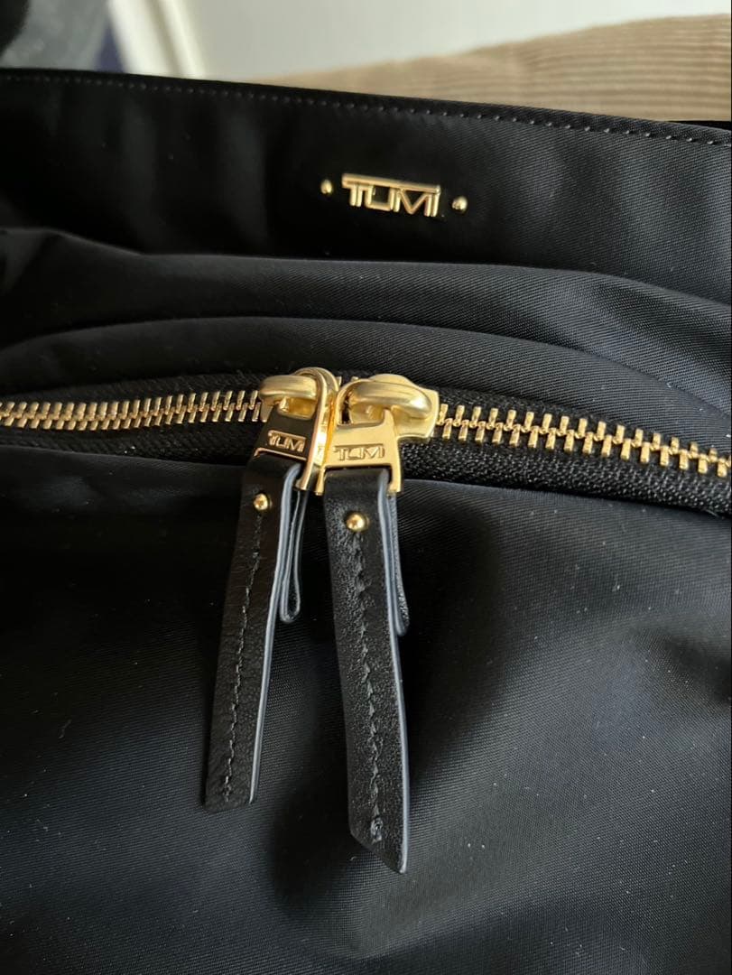 TUMI ブラック ショルダーバッグ 中型